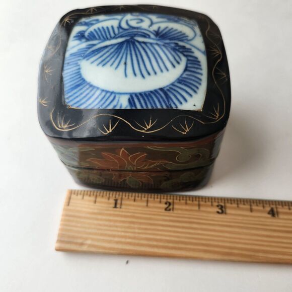 🦋Host Pick Chinese Lacquer Shard Box Blue White Porcelain Floral Black Lacquer - Picture 9 of 12